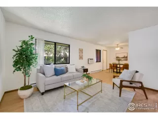 Photo #5: 1038867 Listing