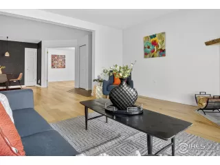 Photo #6: 1038894 Listing