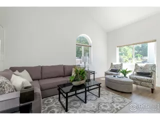 Photo #4: 1038980 Listing