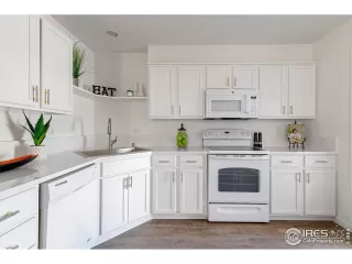 Photo #5: 1038980 Listing