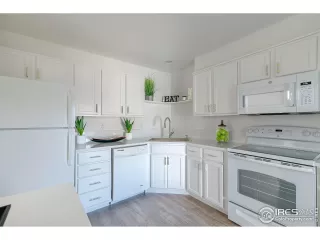 Photo #6: 1038980 Listing