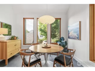 Photo #4: 1038984 Listing