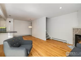 Photo #6: 1039206 Listing