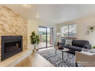 Photo #5: 1039503 Listing