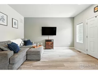 Photo #5: 1039538 Listing