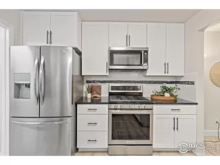 Photo #3: 1039547 Listing