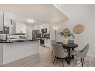 Photo #4: 1039547 Listing