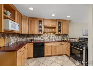 Photo #6: 1039567 Listing