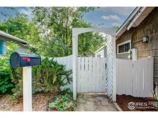 Photo #4: 1039582 Listing