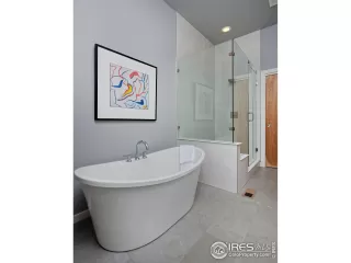 Photo #6: 1039625 Listing