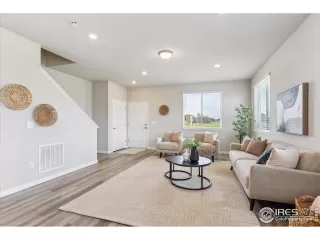 Photo #6: 1039659 Listing