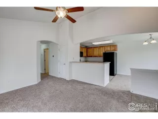 Photo #6: 1039713 Listing