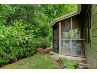 Photo #2: 1039719 Listing