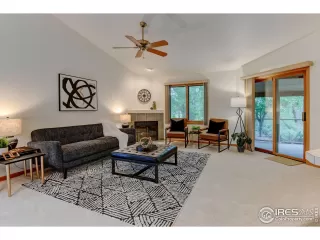 Photo #5: 1039719 Listing