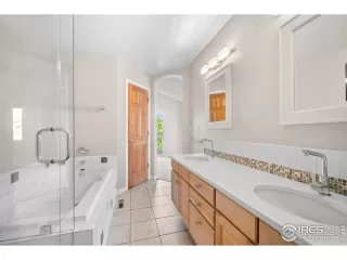 Photo #6: 1039758 Listing