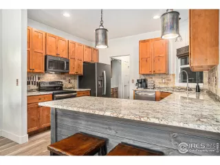 Photo #5: 1039799 Listing