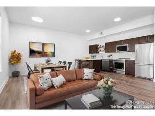 Photo #2: 1039824 Listing