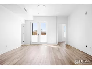Photo #5: 1039827 Listing