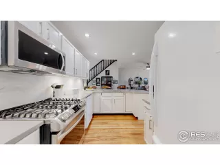 Photo #2: 1039883 Listing