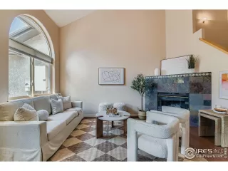 Photo #5: 1039965 Listing