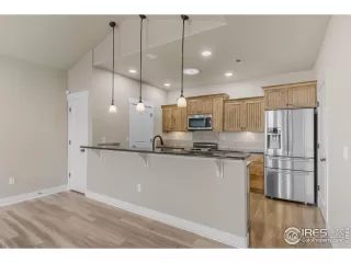 Photo #5: 1040051 Listing