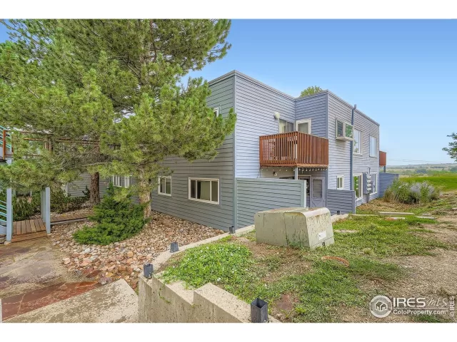 MLS: 1040082 Condo For Sale