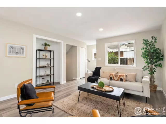 MLS: 1040088 Condo For Sale