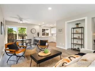 Photo #5: 1040088 Listing