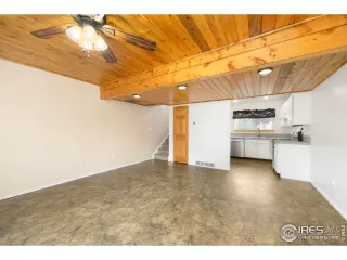 Photo #5: 1040171 Listing