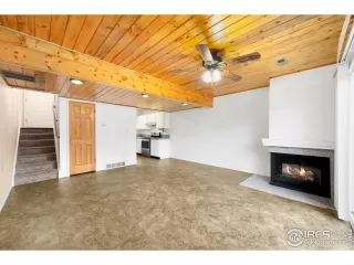 Photo #6: 1040171 Listing