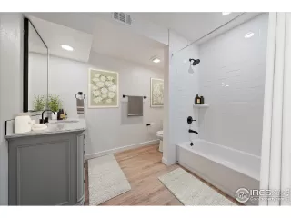 Photo #6: 1040243 Listing