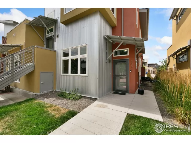 MLS: 1040254 Condo For Sale