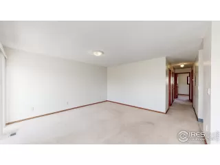 Photo #4: 1040259 Listing