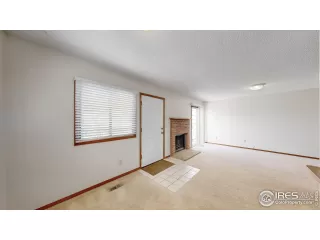 Photo #6: 1040259 Listing