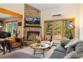 Photo #2: 1040297 Listing