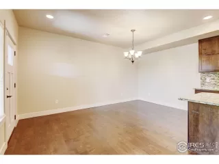 Photo #5: 1040305 Listing