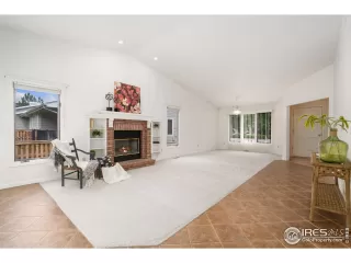 Photo #2: 1040367 Listing