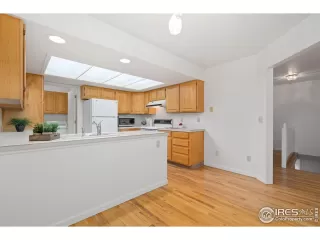 Photo #6: 1040367 Listing