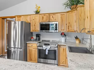 Photo #6: 1040424 Listing