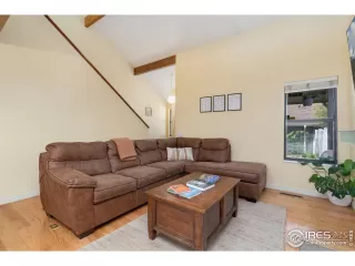 Photo #3: 1040441 Listing