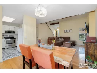 Photo #5: 1040441 Listing