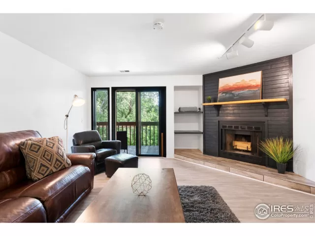 MLS: 1040453 Condo For Sale