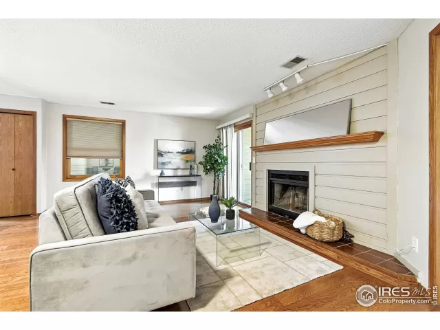 MLS: 1040607 Condo For Sale