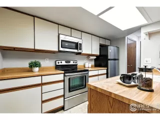 Photo #3: 1040607 Listing