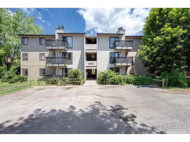 MLS: 1040674 Condo For Sale