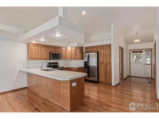 Photo #5: 1040707 Listing