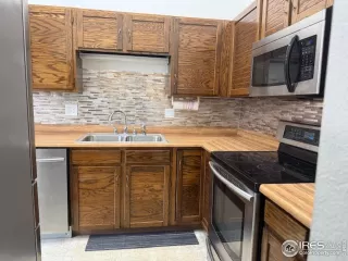 Photo #4: 1040711 Listing