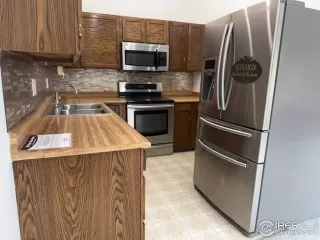 Photo #5: 1040711 Listing