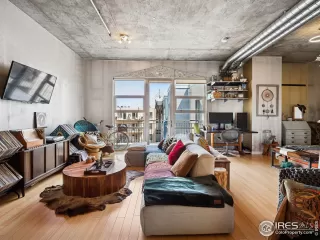 Photo #6: 1040734 Listing