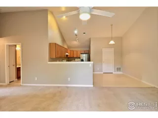 Photo #6: 1040754 Listing